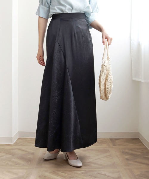 HER CLOSET（ハークローゼット）の「【TwentyThree】シワ加工サテンフレアスカート（スカート・レディース・ブラック/アッシュブラウン/グリーン・FREE）」の22枚目の写真