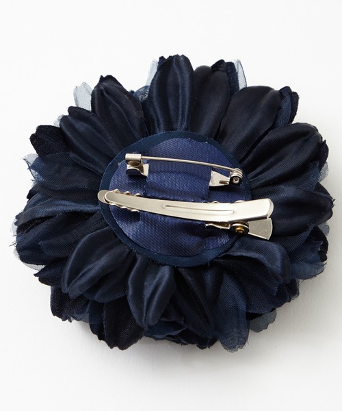 AIMER(エメ)の「アネモネ1輪コサージュ(ブローチ/コサージュ・レディース・グレイッシュベージュ/ネイビー/インディゴブルー・FREE)」の12枚目の写真