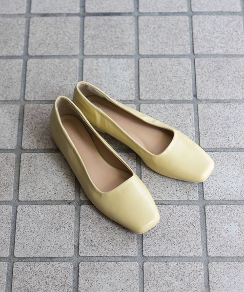 URBAN RESEARCH Sonny Label（アーバンリサーチサニーレーベル）の「スクエアトゥフラットパンプス（パンプス・レディース・ブラック/イエロー/グレー系その他・23/24/23.5）」の3枚目の写真