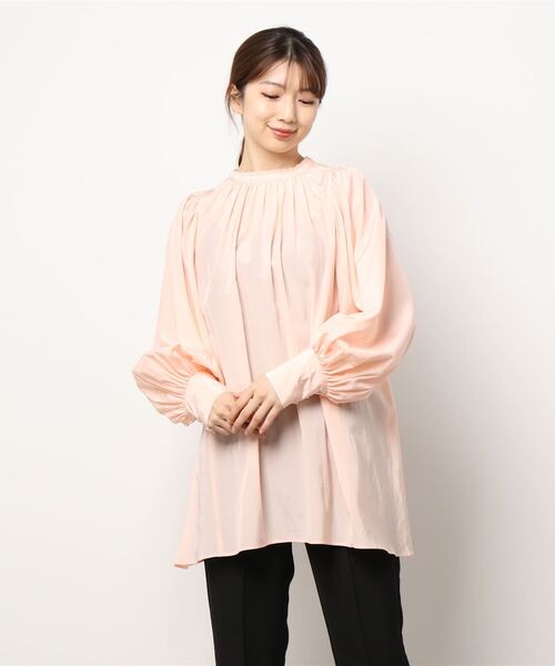 Rouge vif(ルージュヴィフ)の「バックデザインブラウス(シャツ/ブラウス・レディース・ホワイト/ブラック/サックスブルー/ピンク・フリー)」の4枚目の写真