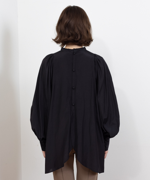 Rouge vif(ルージュヴィフ)の「バックデザインブラウス(シャツ/ブラウス・レディース・ホワイト/ブラック/サックスブルー/ピンク・フリー)」の5枚目の写真