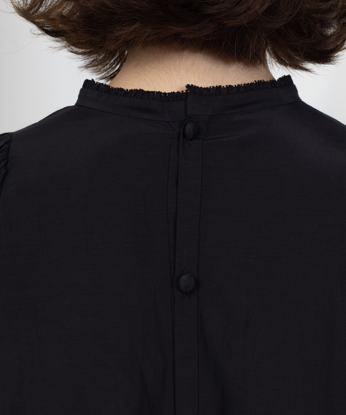 Rouge vif(ルージュヴィフ)の「バックデザインブラウス(シャツ/ブラウス・レディース・ホワイト/ブラック/サックスブルー/ピンク・フリー)」の12枚目の写真