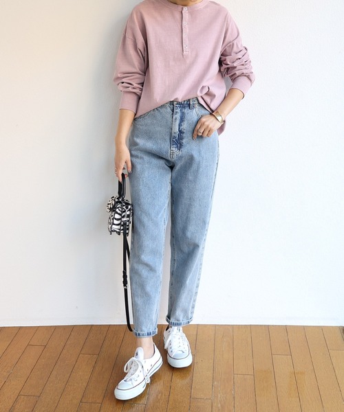 andme（アンドミー）の「ピグメント加工長袖2wayヘンリーネックTシャツ（Tシャツ/カットソー・レディース・ラベンダー/ブルー/オフホワイト/グレイッシュベージュ/スミクロ/ピンク/ネイビー・M）」の18枚目の写真