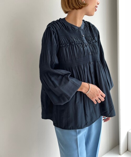 AG by aquagirl（エージーバイアクアガール）の「◆マジョリカプリーツバンドカラーブラウス【WEB限定サイズ】（シャツ/ブラウス・レディース・ホワイト系/ネイビー・36/38/40）」の12枚目の写真