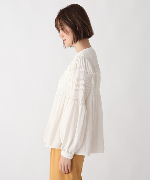 AG by aquagirl（エージーバイアクアガール）の「◆マジョリカプリーツバンドカラーブラウス【WEB限定サイズ】（シャツ/ブラウス・レディース・ホワイト系/ネイビー・36/38/40）」の3枚目の写真