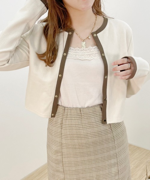 apres jour clair（アプレジュールクレア）の「【apres jour clair】バイカラースナップボタンカーデ【ZOZOTOWN限定アイテム】（Tシャツ/カットソー・レディース・ブラウン系その他/ナチュラル/アイボリー/ブラック・フリー/X-LARGE）」の2枚目の写真