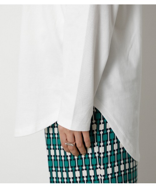 crie conforto(クリーコンフォルト)の「EUPHONY ロゴロンT(Tシャツ/カットソー・レディース・ブラック/ベージュ/グリーン・SMALL/MEDIUM)」の21枚目の写真