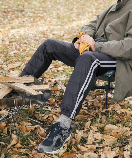 Rocky Monroe(ロッキーモンロー)の「ダウン×シャギーフリース ストレッチイージージョガーパンツ(その他パンツ・メンズ・ブラック/ブラック×ホワイト/ブラック系/ネイビー/チャコール/カーキ/キャメル・LL/M/L)」の1枚目の写真