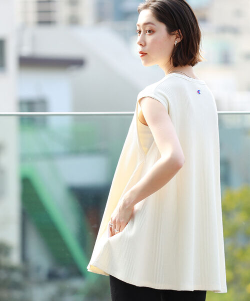 Champion(チャンピオン)の「Champion × Ray BEAMS / 別注 ノースリーブ トップス(Tシャツ/カットソー・レディース・ホワイト/ブラック/オリーブ・MEDIUM)」の9枚目の写真