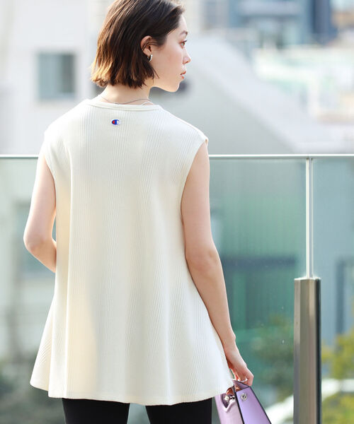Champion(チャンピオン)の「Champion × Ray BEAMS / 別注 ノースリーブ トップス(Tシャツ/カットソー・レディース・ホワイト/ブラック/オリーブ・MEDIUM)」の10枚目の写真