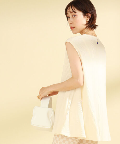 Champion(チャンピオン)の「Champion × Ray BEAMS / 別注 ノースリーブ トップス(Tシャツ/カットソー・レディース・ホワイト/ブラック/オリーブ・MEDIUM)」の17枚目の写真
