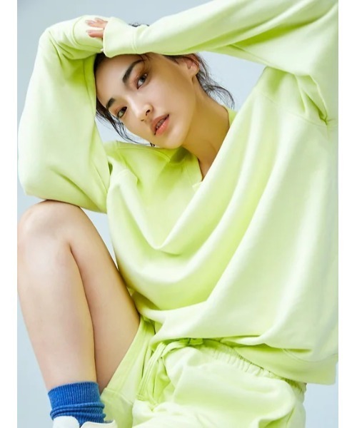 GAP（ギャップ）の「イージー クルーネック スウェットトレーナー (ユニセックス)（スウェット・メンズ・ブラック/ブラウン/グレー/イエロー/ブルー/ブルー系その他・S/M/L/XL/XS/XXS）」の6枚目の写真