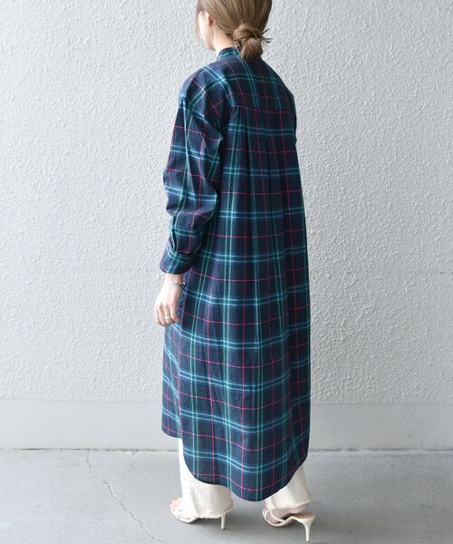 SHIPS any(シップス エニィ)の「SHIPS any:〈ウォッシャブル〉ネオンチェック パフシャツ ワンピース(シャツワンピース・レディース・ネイビー・ONE SIZE)」の6枚目の写真