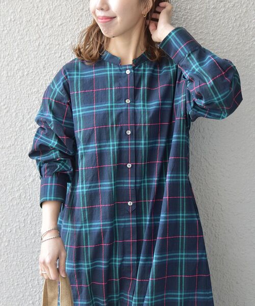 SHIPS any(シップス エニィ)の「SHIPS any:〈ウォッシャブル〉ネオンチェック パフシャツ ワンピース(シャツワンピース・レディース・ネイビー・ONE SIZE)」の2枚目の写真