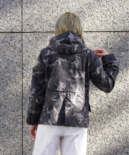 AVIREX（アヴィレックス）の「DECORATION CORD MOUNTAIN JACKET/ デコレーションコード マウンテンジャケット（マウンテンパーカー・レディース・ホワイト/オリーブ/ブラック系その他・SMALL/MEDIUM）」の22枚目の写真