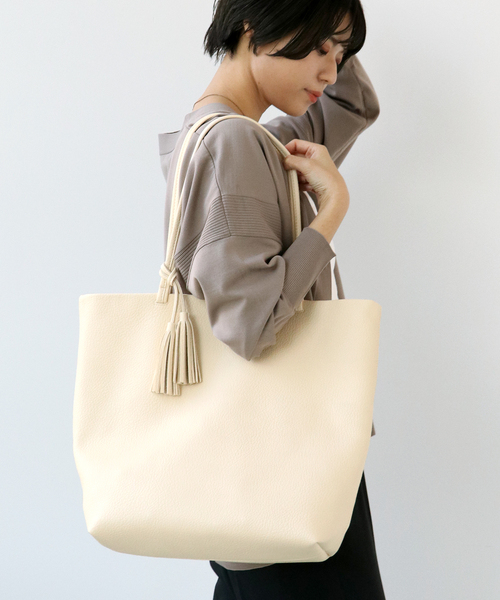 Simplicite(サンプリシテ)の「フェイクレザートートバッグ◆(ショルダーバッグ・レディース・ブラック/ベージュ/アイボリー・FREE)」の1枚目の写真