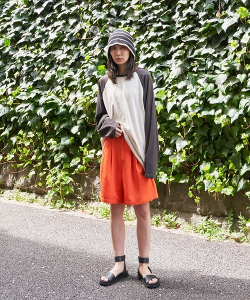 Auntie Rosa Holiday（アンティローザホリデー）の「カラータックショートパンツ / サイズ展開あり（その他パンツ・レディース・ブラック/オレンジ/アイボリー・SMALL/MEDIUM）」の14枚目の写真