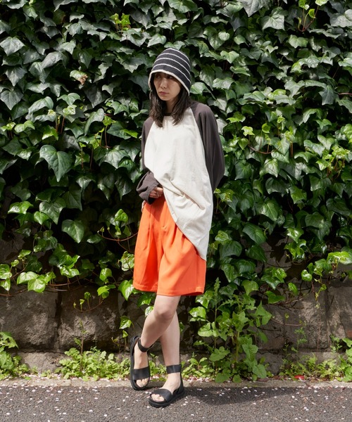 Auntie Rosa Holiday（アンティローザホリデー）の「カラータックショートパンツ / サイズ展開あり（その他パンツ・レディース・ブラック/オレンジ/アイボリー・SMALL/MEDIUM）」の16枚目の写真