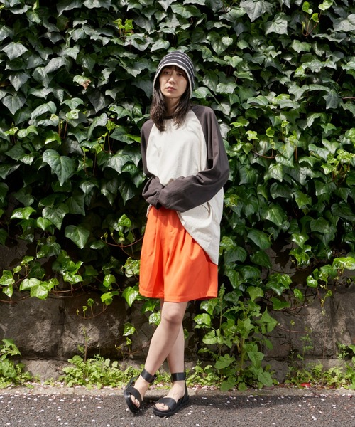 Auntie Rosa Holiday（アンティローザホリデー）の「カラータックショートパンツ / サイズ展開あり（その他パンツ・レディース・ブラック/オレンジ/アイボリー・SMALL/MEDIUM）」の17枚目の写真