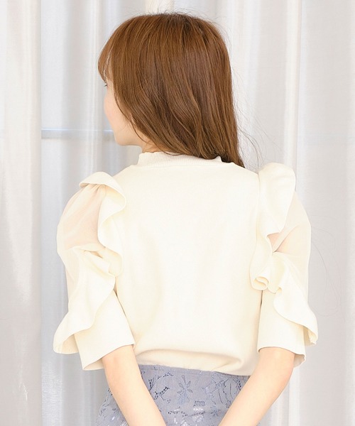 TITTY&CO.（ティティーアンドコー）の「【TITTY&CO.】ボリューム袖ニットカーデトップス（カーディガン/ボレロ・レディース・アイボリー/ブラック・FREE）」の4枚目の写真