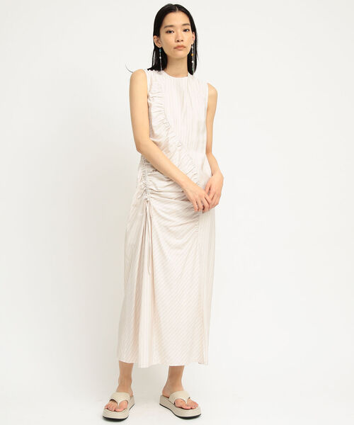 Ray BEAMS（レイビームス）の「Ray BEAMS / ストライプ アシメ ギャザー ワンピース（ワンピース・レディース・ベージュ/アイボリー・1/0）」の4枚目の写真