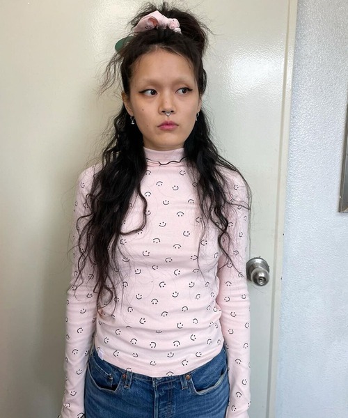 Bonjour Girl(ボンジュールガール)の「【minjiena/ミンジエナ】smile turtle neck shirts スマイルタートルネックシャツ(Tシャツ/カットソー・レディース・ホワイト/ネイビー/ピンク・FREE)」の1枚目の写真