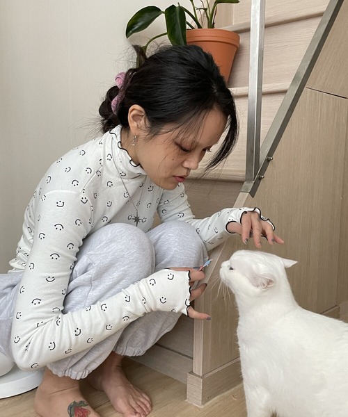 Bonjour Girl(ボンジュールガール)の「【minjiena/ミンジエナ】smile turtle neck shirts スマイルタートルネックシャツ(Tシャツ/カットソー・レディース・ホワイト/ネイビー/ピンク・FREE)」の5枚目の写真