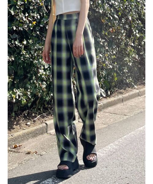 EMODA(エモダ)の「タックルーズパンツ(その他パンツ・レディース・ブラック/グレー/ブルー/その他・SMALL/MEDIUM)」の14枚目の写真