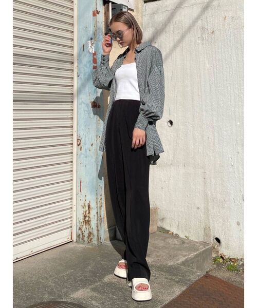 EMODA(エモダ)の「タックルーズパンツ(その他パンツ・レディース・ブラック/グレー/ブルー/その他・SMALL/MEDIUM)」の6枚目の写真