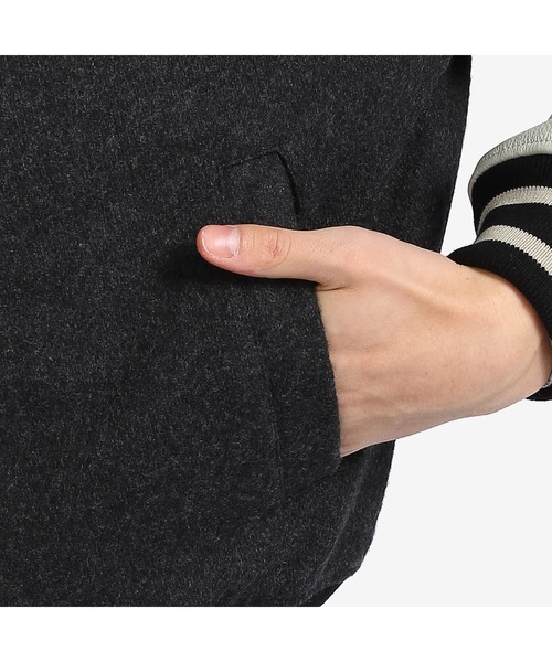 TOMMY HILFIGER(トミーヒルフィガー)の「バーシティボンバージャケット(スタジャン・メンズ・グレー・SMALL/MEDIUM/LARGE/X-LARGE)」の7枚目の写真