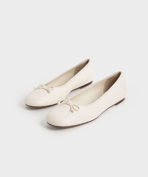CHARLES & KEITH(チャールズ & キース)の「ボウ バレリーナパンプス / Bow Ballerina Pumps(バレエシューズ・レディース・ホワイト/ベージュ/クリーム・22.5cm/23cm/23.5cm/24.5cm/25cm/25.5cm)」の4枚目の写真