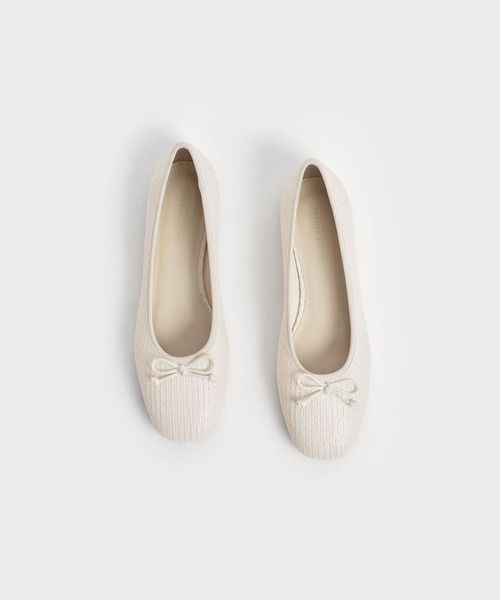 CHARLES & KEITH(チャールズ & キース)の「ボウ バレリーナパンプス / Bow Ballerina Pumps(バレエシューズ・レディース・ホワイト/ベージュ/クリーム・22.5cm/23cm/23.5cm/24.5cm/25cm/25.5cm)」の6枚目の写真