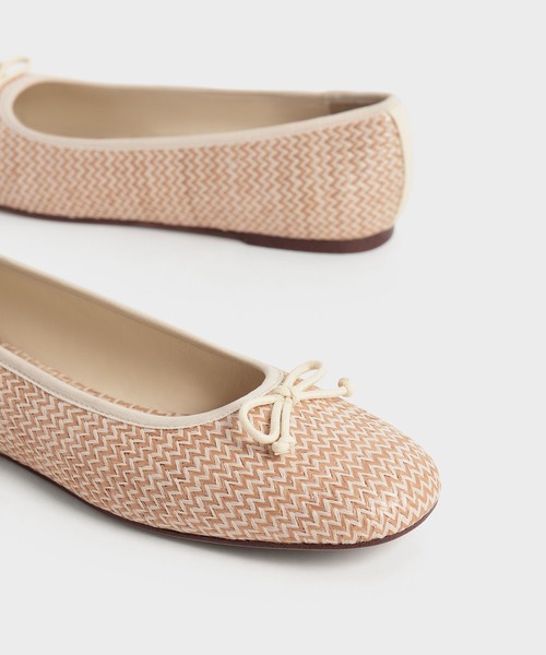 CHARLES & KEITH(チャールズ & キース)の「ボウ バレリーナパンプス / Bow Ballerina Pumps(バレエシューズ・レディース・ホワイト/ベージュ/クリーム・22.5cm/23cm/23.5cm/24.5cm/25cm/25.5cm)」の8枚目の写真