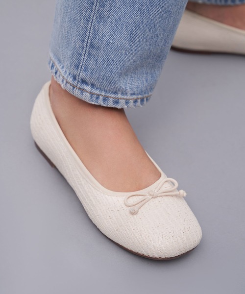 CHARLES & KEITH(チャールズ & キース)の「ボウ バレリーナパンプス / Bow Ballerina Pumps(バレエシューズ・レディース・ホワイト/ベージュ/クリーム・22.5cm/23cm/23.5cm/24.5cm/25cm/25.5cm)」の13枚目の写真
