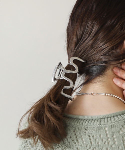 Bab（バブ）の「ウェーブデザインメタルクリップ（バレッタ/ヘアクリップ・レディース・シルバー/ゴールド・ONESIZE）」の10枚目の写真