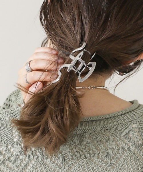 Bab（バブ）の「ウェーブデザインメタルクリップ（バレッタ/ヘアクリップ・レディース・シルバー/ゴールド・ONESIZE）」の3枚目の写真