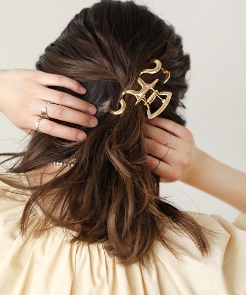 Bab（バブ）の「ウェーブデザインメタルクリップ（バレッタ/ヘアクリップ・レディース・シルバー/ゴールド・ONESIZE）」の7枚目の写真