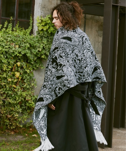CASPER JOHN（キャスパージョン）の「Paisley cape/ペイズリーケープ（その他トップス・メンズ・ベージュ/ブラック・FREE）」の2枚目の写真