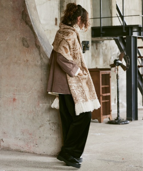 CASPER JOHN（キャスパージョン）の「Paisley cape/ペイズリーケープ（その他トップス・メンズ・ベージュ/ブラック・FREE）」の14枚目の写真