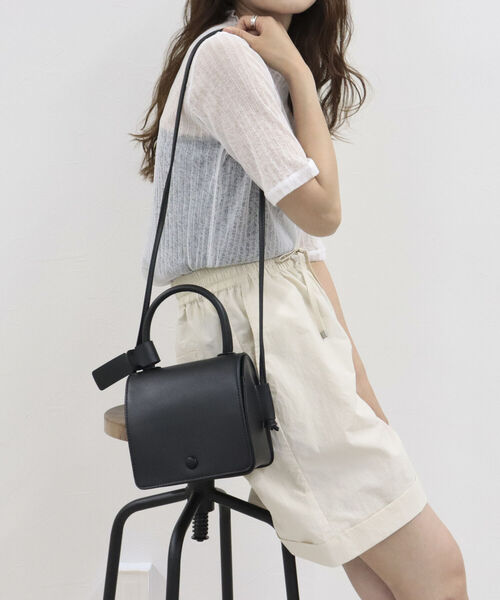 fredy emue（フレディエミュ）の「フラップワンハンドルショルダーバッグ（ショルダーバッグ・レディース・ブラック/ベージュ・FREE）」の5枚目の写真