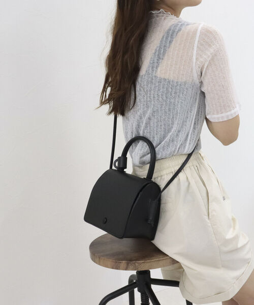 fredy emue（フレディエミュ）の「フラップワンハンドルショルダーバッグ（ショルダーバッグ・レディース・ブラック/ベージュ・FREE）」の8枚目の写真
