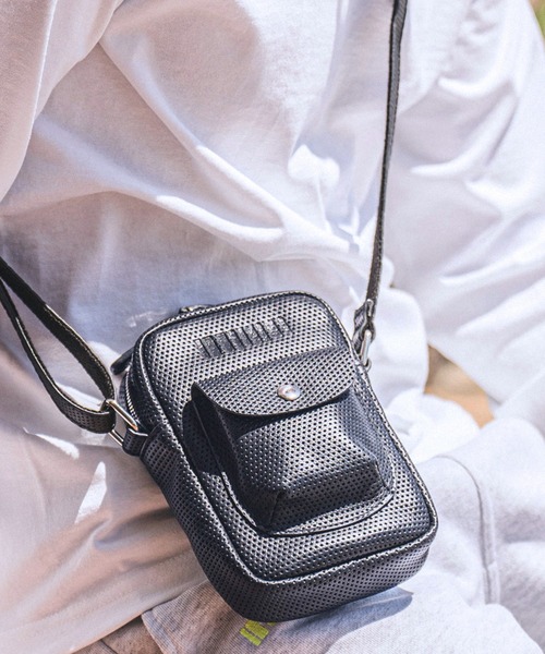 felkod（フィルコッド）の「mko10568- Leather Punching Mini Bag ポーチバッグ（ショルダーバッグ・メンズ・ブラック/ネイビー・FREE）」の7枚目の写真