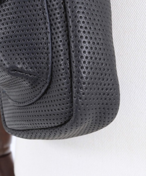 felkod（フィルコッド）の「mko10568- Leather Punching Mini Bag ポーチバッグ（ショルダーバッグ・メンズ・ブラック/ネイビー・FREE）」の16枚目の写真