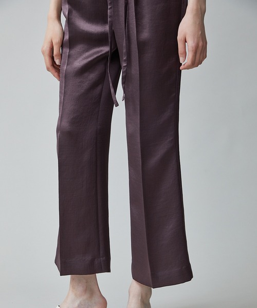 city（シティ）の「【CITY】ソフトリンクルサテンセミフレアーパンツ（その他パンツ・レディース・ネイビー/ブラウン・1/2）」の9枚目の写真