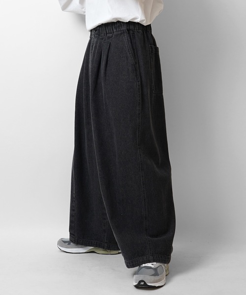 ILL'S(イルズ)の「ビッグシルエット ツイル / デニム イージーワイドバルーンパンツ 【ILL'S / イルズ】(デニムパンツ・メンズ・ホワイト/ブラウン/ネイビー/チャコールグレー/カーキ/スミクロ/サックスブルー・M/L)」の4枚目の写真