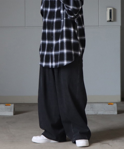 ILL'S(イルズ)の「ビッグシルエット ツイル / デニム イージーワイドバルーンパンツ 【ILL'S / イルズ】(デニムパンツ・メンズ・ホワイト/ブラウン/ネイビー/チャコールグレー/カーキ/スミクロ/サックスブルー・M/L)」の16枚目の写真