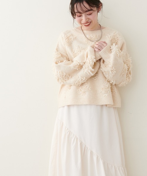 natural couture（ナチュラルクチュール）の「立体感がかわいい１枚　もしゃもしゃフラワーライクショートニット（ニット/セーター・レディース・ピンク/アイボリー/オレンジ/サックスブルー・FREE）」の7枚目の写真