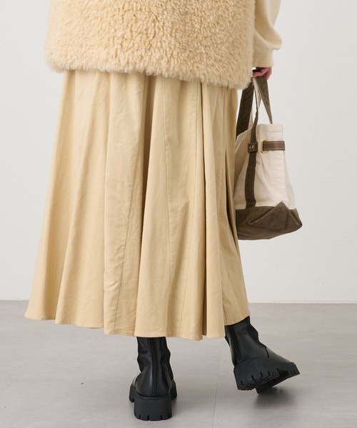 OUVRAGE CLASSE(ウヴラージュクラス)の「細コールフレアスカート(スカート・レディース・ベージュ/チャコールグレー/ブルー・FREE)」の7枚目の写真