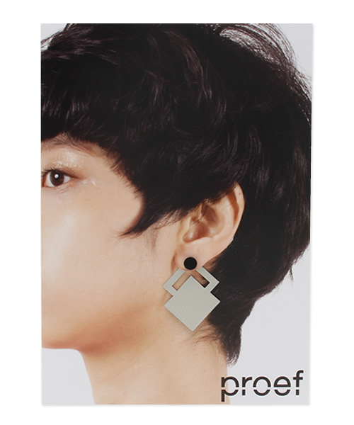proef(プロエフ)の「proef / PAS-Square イヤリング(イヤリング・レディース・ホワイト/ブラック/ゴールド・FREE)」の1枚目の写真