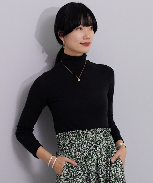 SHENERY（シーナリー）の「シアータートルネックプルオーバー（Tシャツ/カットソー・レディース・ブラック/オフホワイト/オレンジ/イエロー/ブルー/ピンク・FREE）」の3枚目の写真